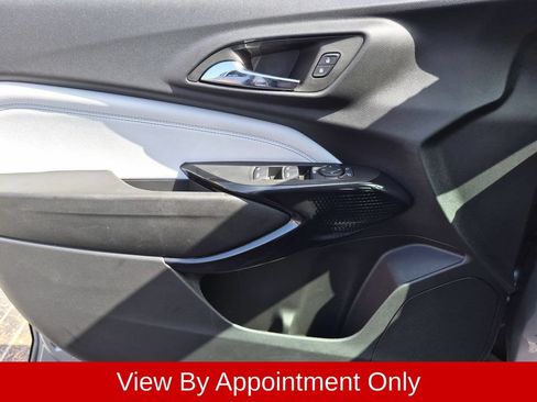 Used 2025 Chevrolet Trax LT w/ LT Convenience Package FWD image 21