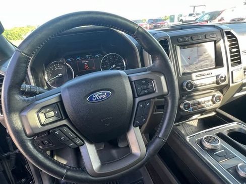 Used 2018 Ford Expedition XLT w/ Equipment Group 202A AWD/4WD image 6