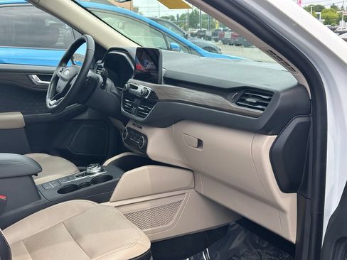Used 2020 Ford Escape Titanium AWD/4WD image 16