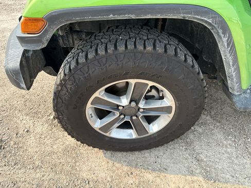 Used 2018 Jeep Wrangler Unlimited Sahara AWD/4WD image 6