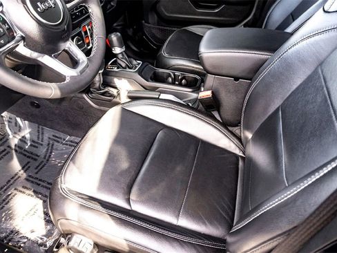 Used 2023 Jeep Wrangler Unlimited Sahara image 14