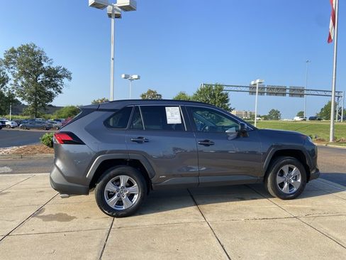Used 2022 Toyota RAV4 LE AWD/4WD image 12