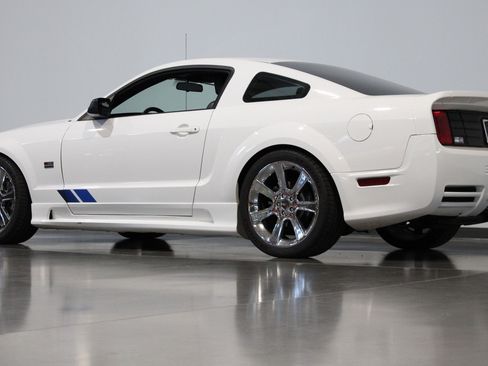 Used 2005 Ford Mustang GT RWD image 37