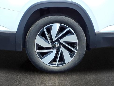 Used 2024 Volkswagen Atlas SEL AWD/4WD image 4