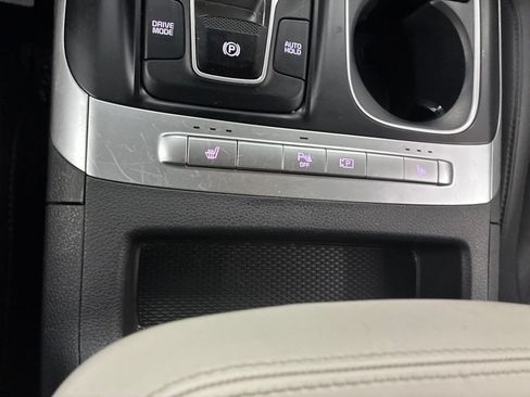 Used 2023 Kia Carnival LX FWD image 56