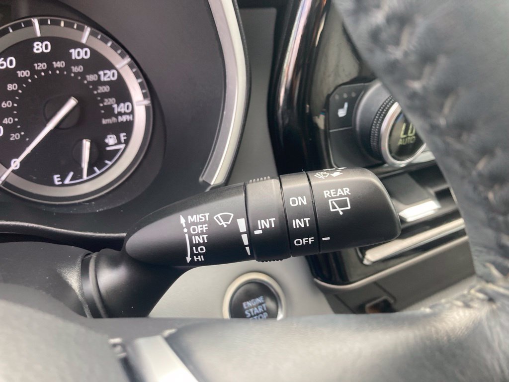Used 2020 Toyota Highlander XLE AWD/4WD image 9