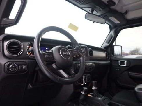 Used 2021 Jeep Gladiator Willys image 19