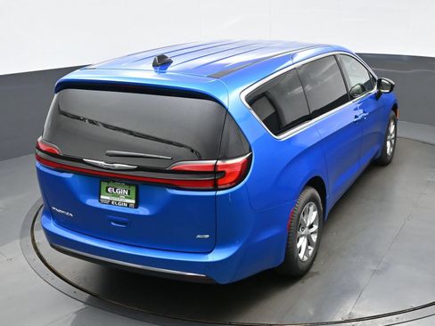 New 2026 Chrysler Pacifica Select AWD/4WD image 26