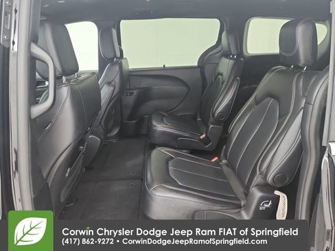 Certified 2025 Chrysler Pacifica Select image 30