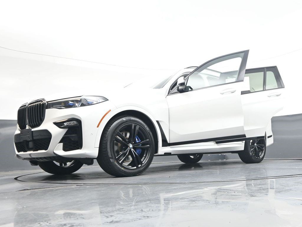 Used 2022 BMW X7 M50i AWD/4WD image 40