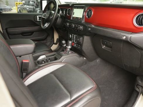 Used 2022 Jeep Gladiator Rubicon w/ LED Lighting Group AWD/4WD image 17