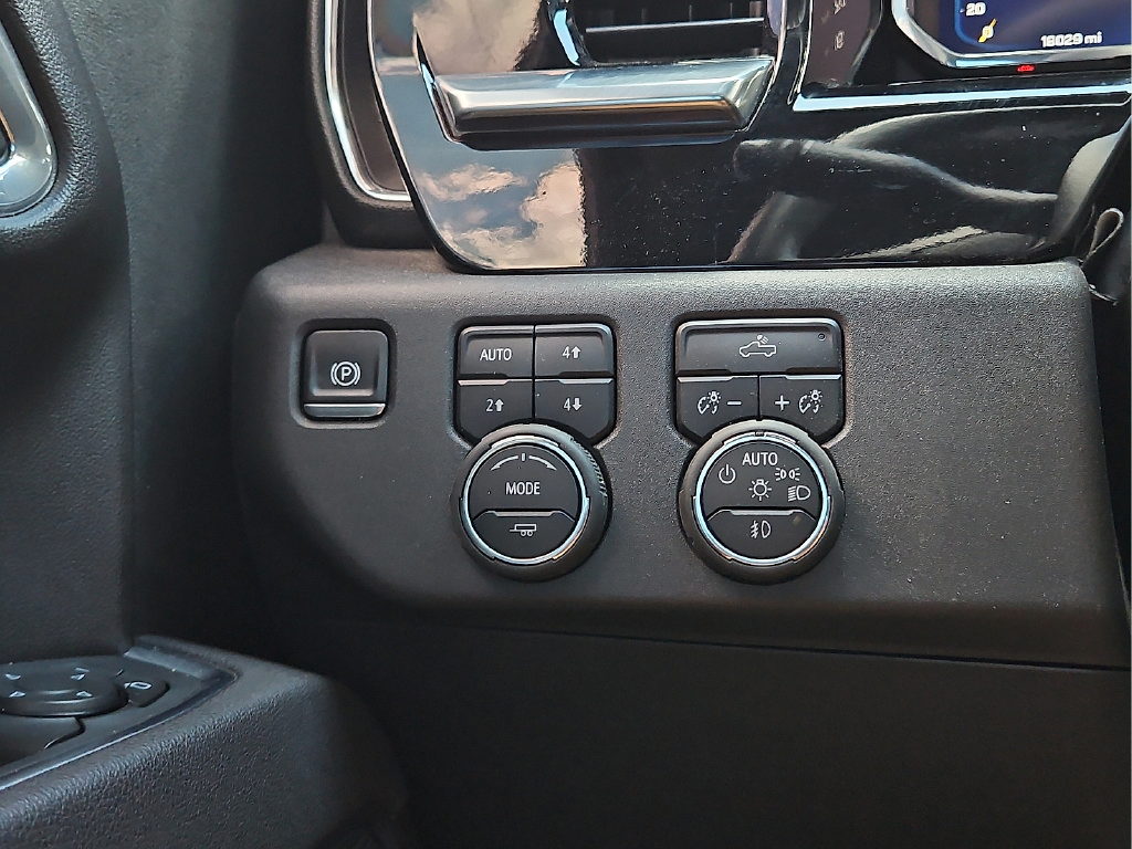 Used 2025 Chevrolet Silverado 1500 LT Trail Boss w/ Protection Package AWD/4WD image 15