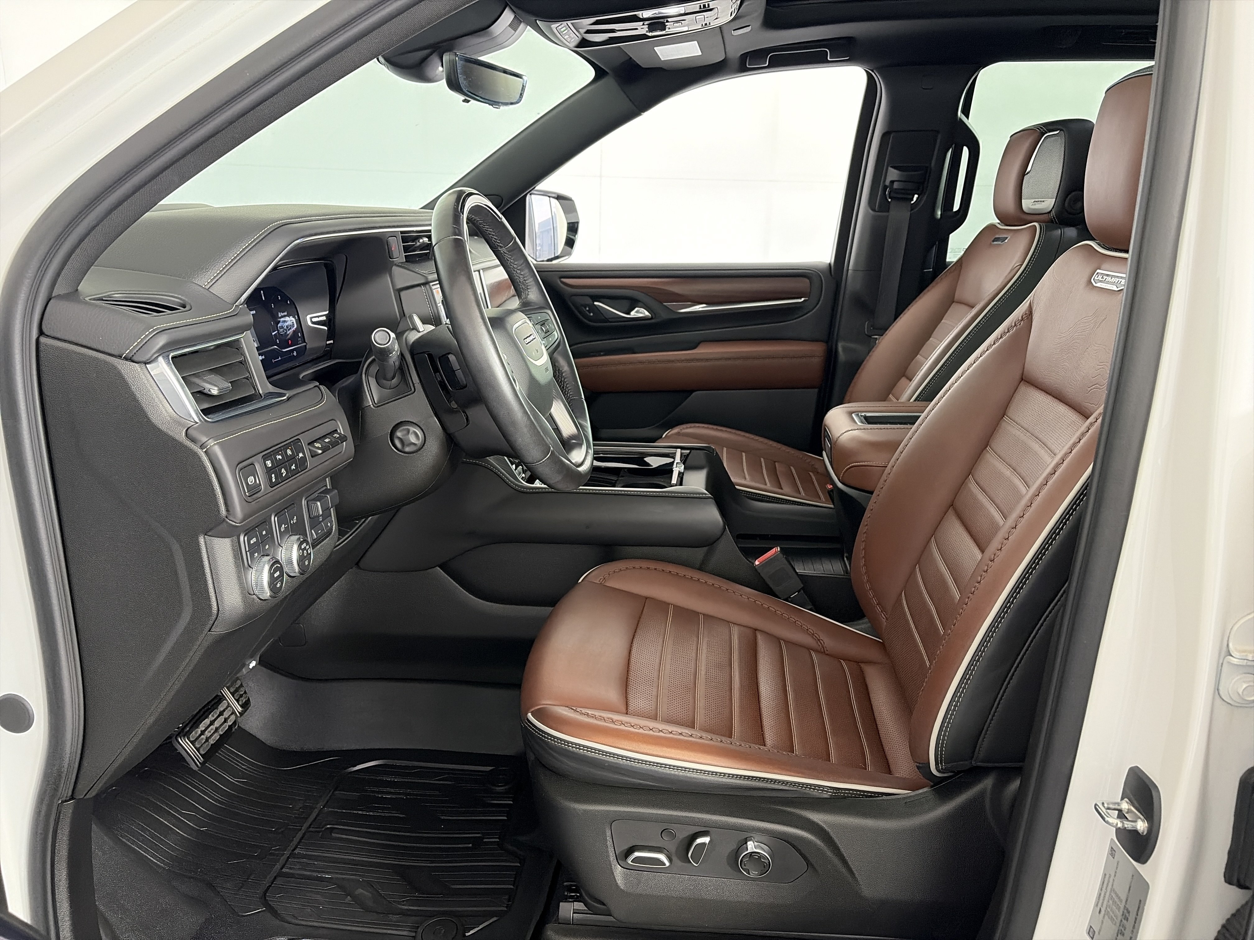 Used 2023 GMC Yukon Denali Ultimate w/ LPO, Floor Liner Package AWD/4WD image 6