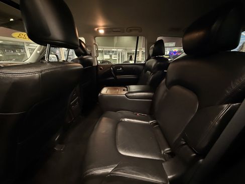 Used 2023 Nissan Armada SL w/ Captain's Chairs Package image 30