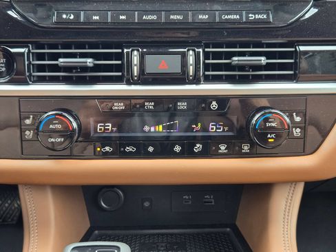 Used 2025 Nissan Pathfinder Platinum w/ Cargo Package FWD image 18