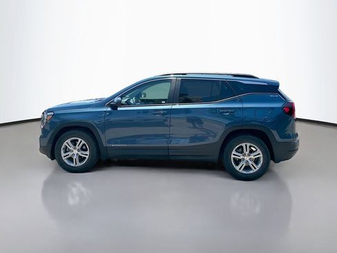 Used 2024 GMC Terrain SLE w/ Driver Convenience Package FWD image 4