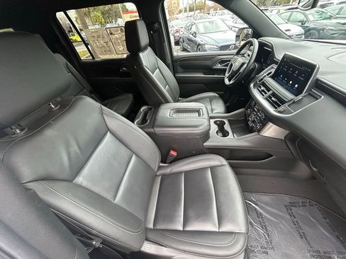 Used 2024 Chevrolet Suburban LT image 24