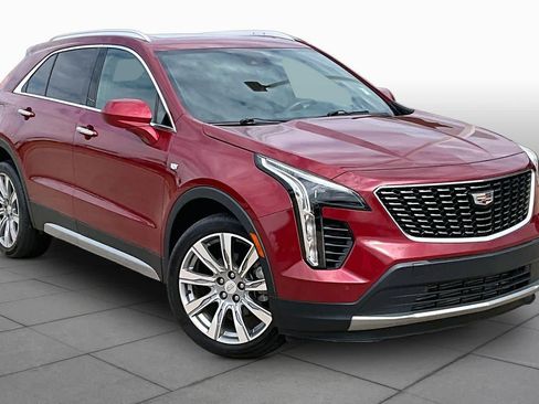 Used 2019 Cadillac XT4 Premium Luxury w/ Cold Weather Package FWD image 3