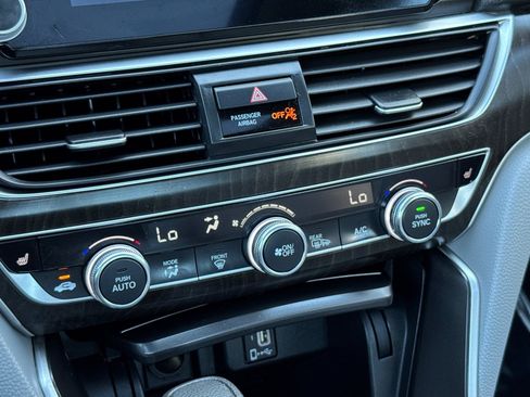 Used 2018 Honda Accord EX image 28