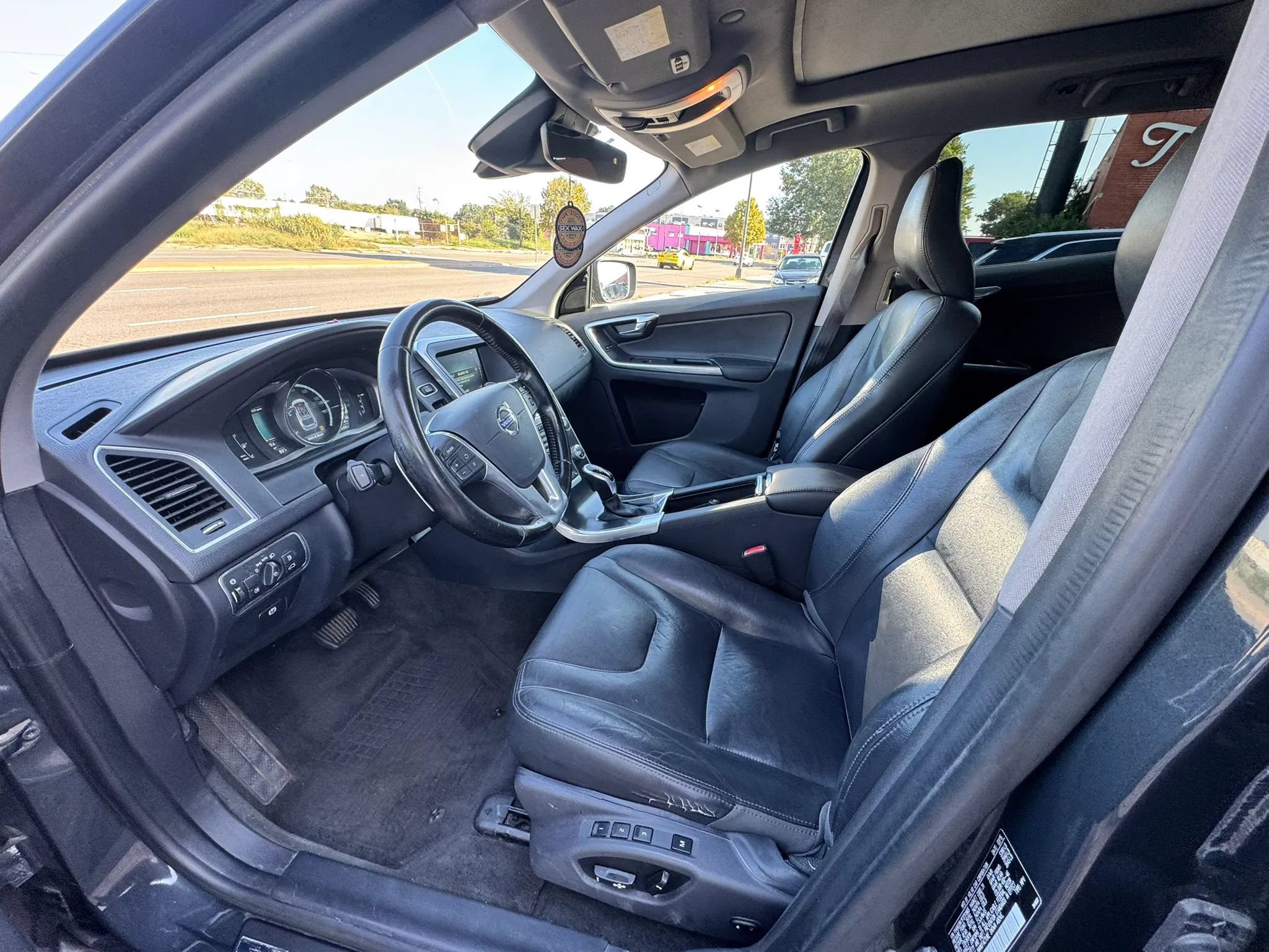 Used 2015 Volvo XC60 T6 w/ Protection Package AWD/4WD image 11