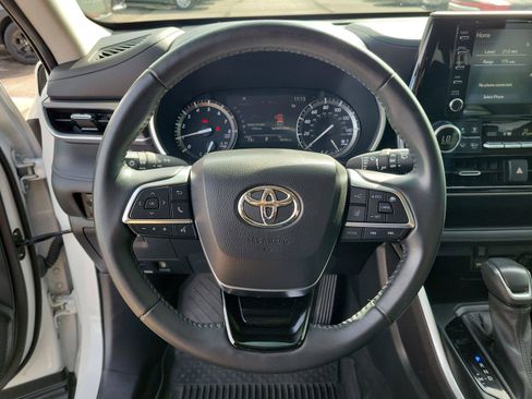 Used 2021 Toyota Highlander XLE AWD/4WD image 22