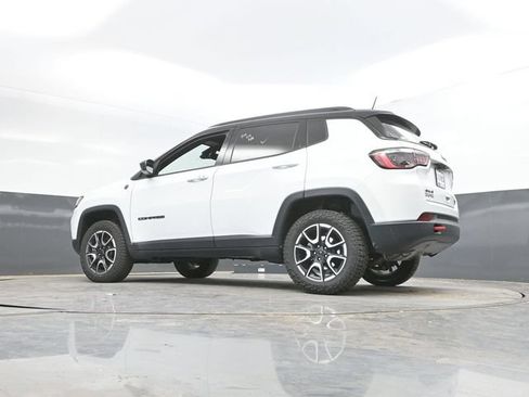 Used 2025 Jeep Compass Trailhawk AWD/4WD image 48