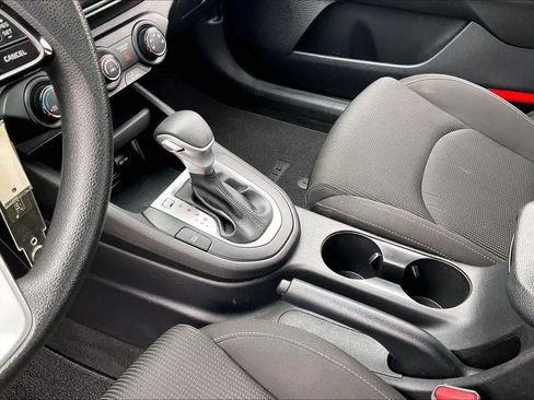 Used 2021 Kia Forte LXS FWD image 32