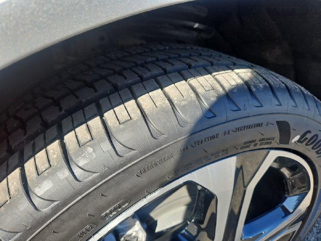Used 2024 Chevrolet Equinox EV LT FWD image 27