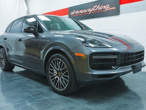 Used 2020 Porsche Cayenne Turbo AWD/4WD image 38