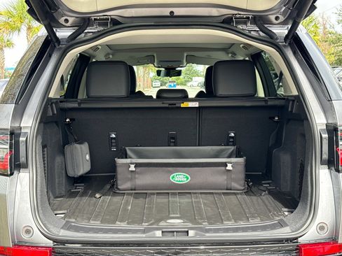 Used 2025 Land Rover Discovery Sport S image 11