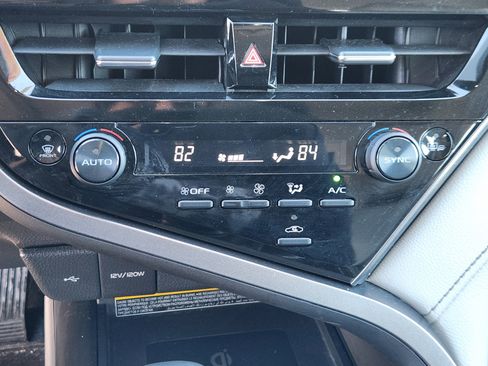 Used 2021 Toyota Camry SE w/ Cold Weather Package image 20