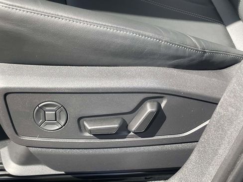 Used 2025 Audi Q5 Premium image 12