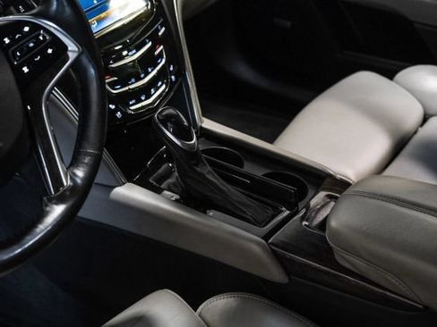 Used 2013 Cadillac XTS Premium FWD image 22