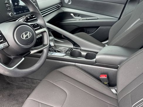 Used 2025 Hyundai Elantra Hybrid FWD image 10