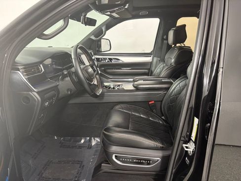 Used 2023 Jeep Grand Wagoneer Series III AWD/4WD image 23