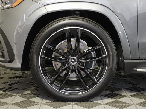 Certified 2025 Mercedes-Benz GLS 580 4MATIC image 36