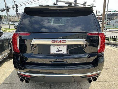Used 2022 GMC Yukon Denali w/ Denali Premium Package AWD/4WD image 9