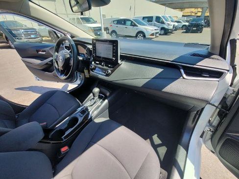 Used 2020 Toyota Corolla LE FWD image 25