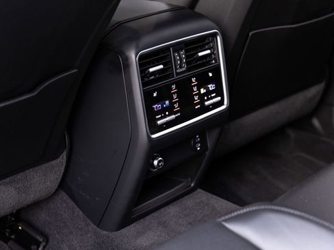 Certified 2023 Porsche Cayenne Turbo S AWD/4WD image 27