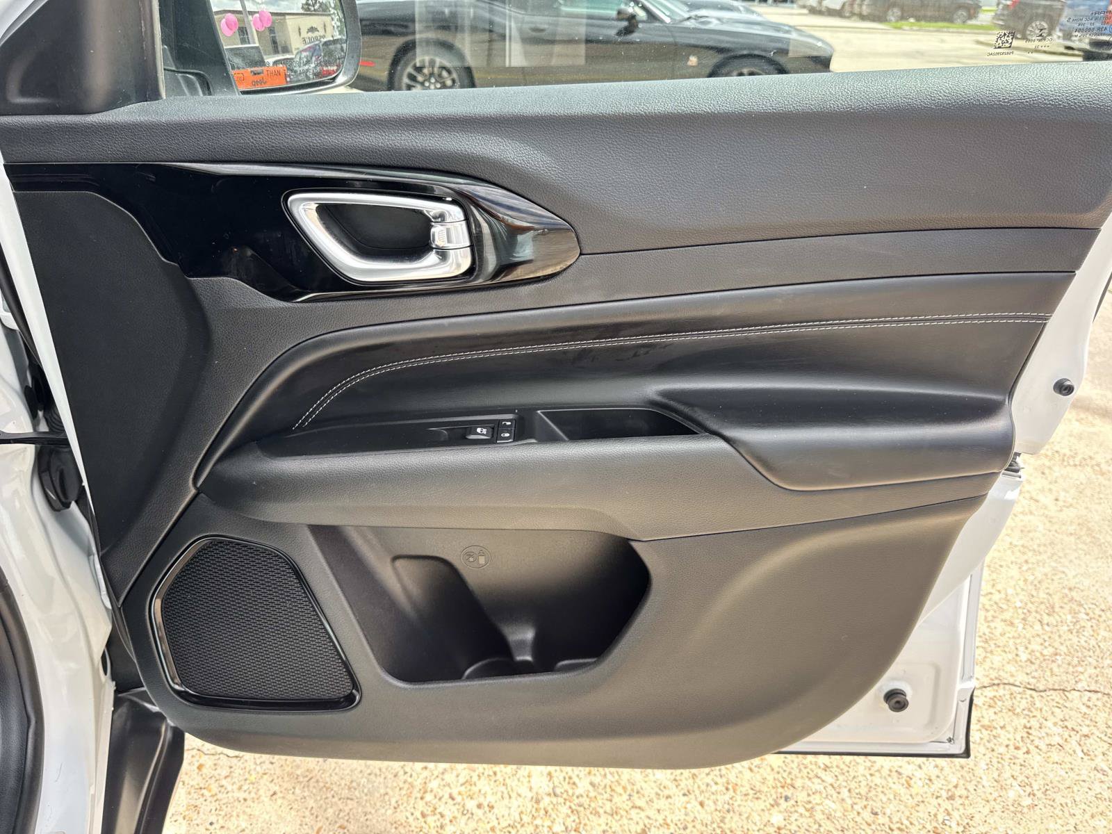Used 2022 Jeep Compass Latitude FWD image 13