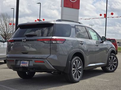 New 2026 Nissan Pathfinder Platinum w/ Accent Package