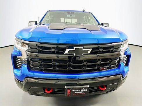 Used 2025 Chevrolet Silverado 1500 LT Trail Boss w/ Convenience Package II image 2
