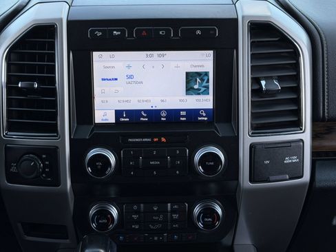 Used 2019 Ford F150 Lariat w/ Equipment Group 502A Luxury AWD/4WD image 17