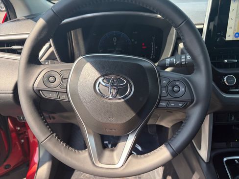 Used 2025 Toyota Corolla Cross XLE w/ Convenience Package AWD/4WD image 12