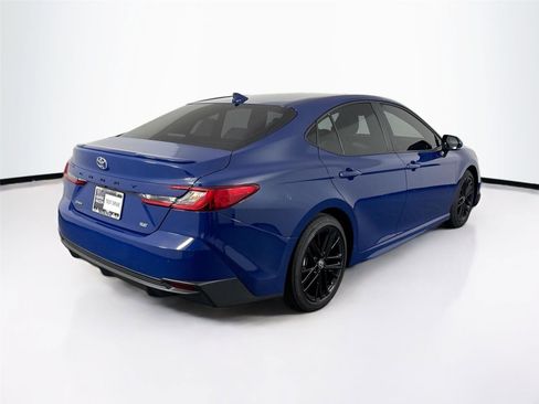 Used 2025 Toyota Camry SE image 6