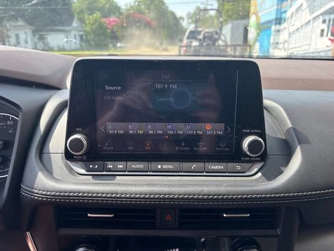 Used 2023 Nissan Rogue SV AWD/4WD image 19