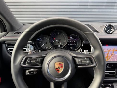 Certified 2025 Porsche Macan image 23