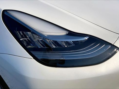 Used 2023 Tesla Model Y Long Range AWD/4WD image 25