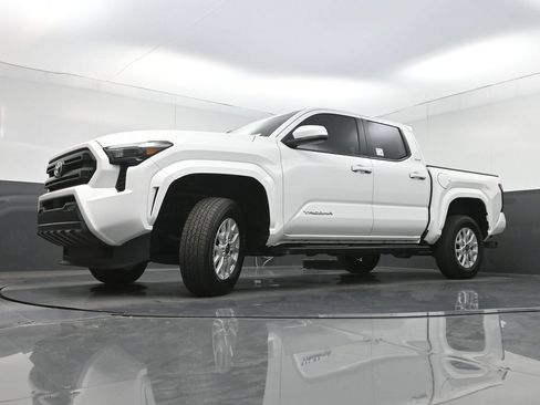 Used 2024 Toyota Tacoma SR5 AWD/4WD image 25
