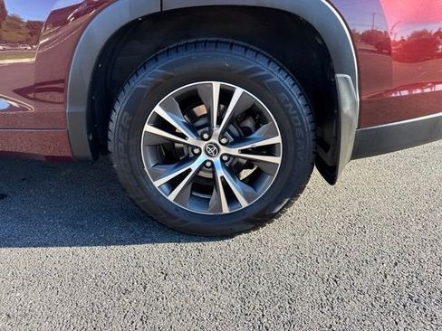Used 2016 Toyota Highlander XLE AWD/4WD image 9